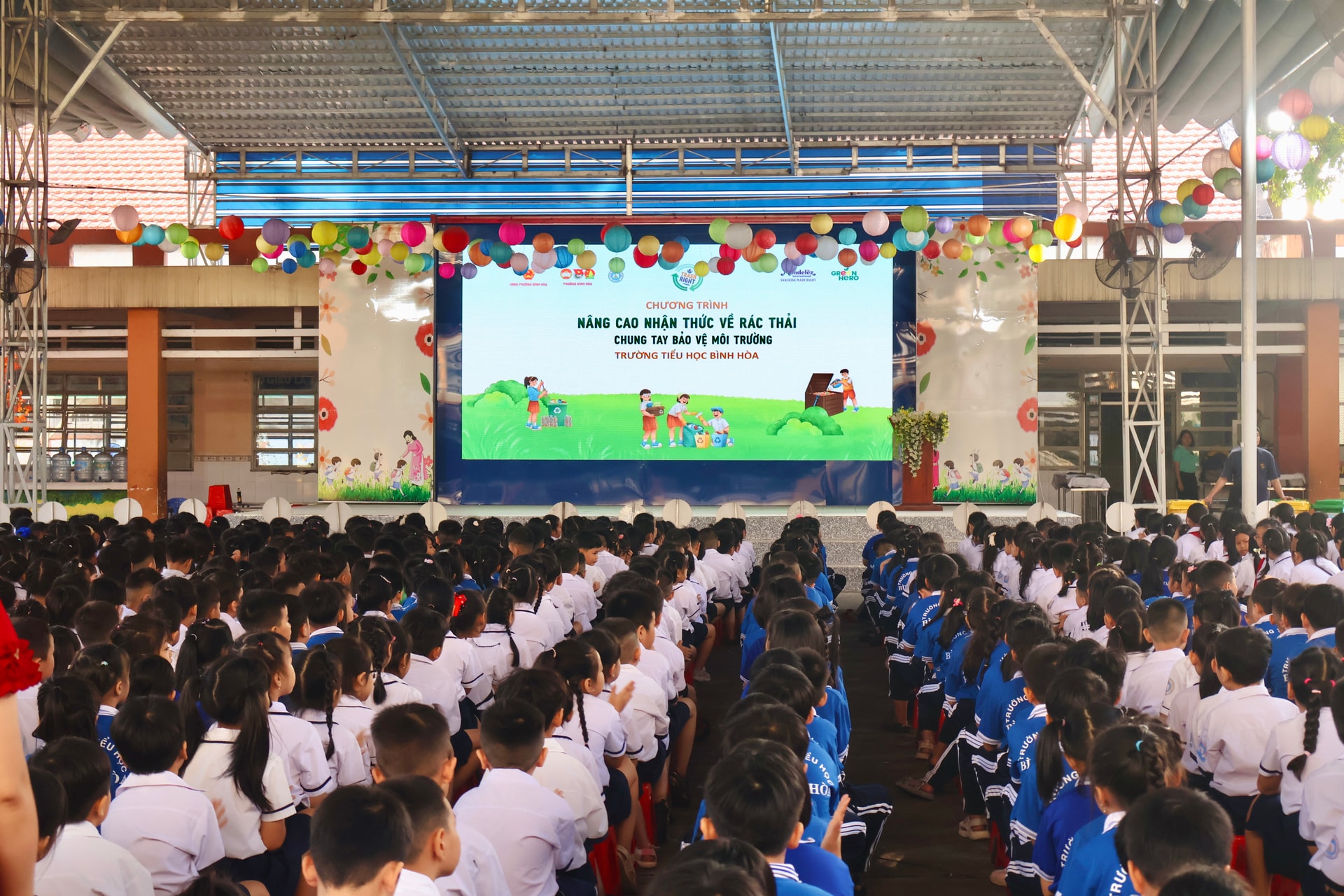 Không khí hào hứng của học sinh các khối trường Tiểu học Bình Hoà