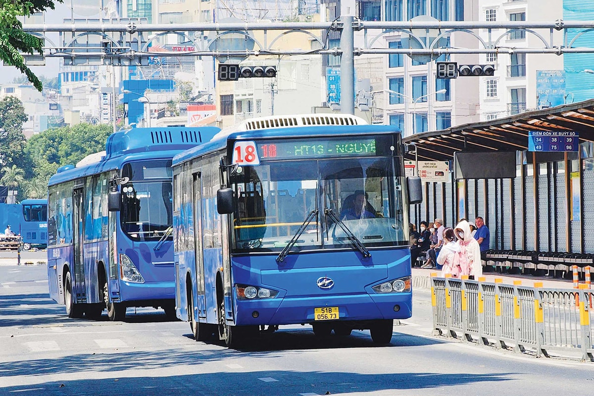 B2-Người dân vẫn chưa _mặn mà_ với xe buýt