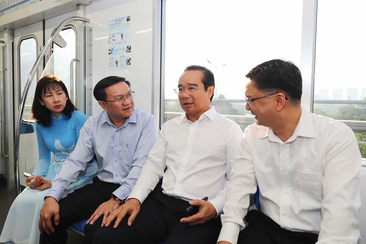 B3-Lãnh đạo TP.HCM đi metro đến Trung tâm phục vụ Hành chính công hôm 31_12_2025