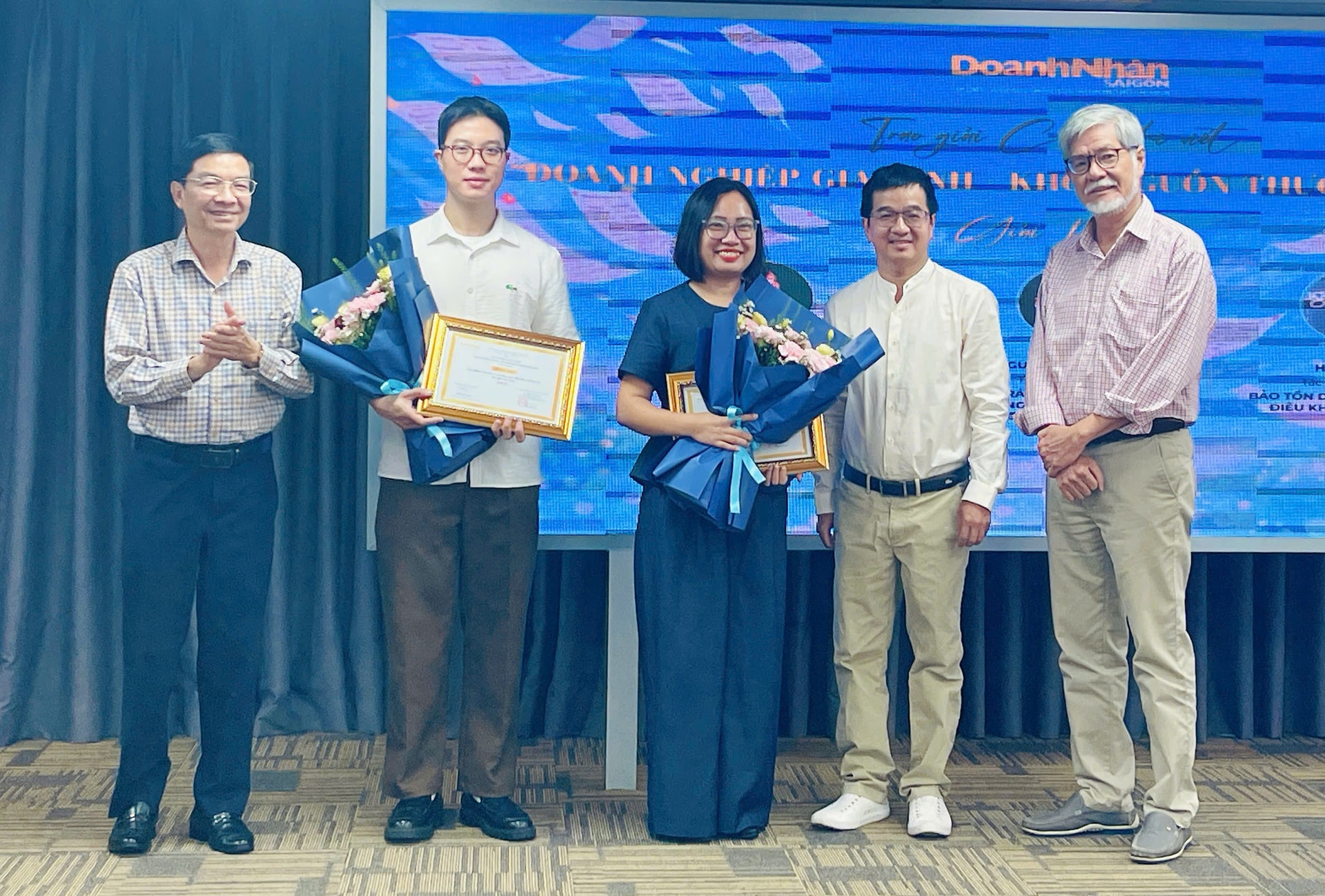 Các tác giả đạt Giải Ba