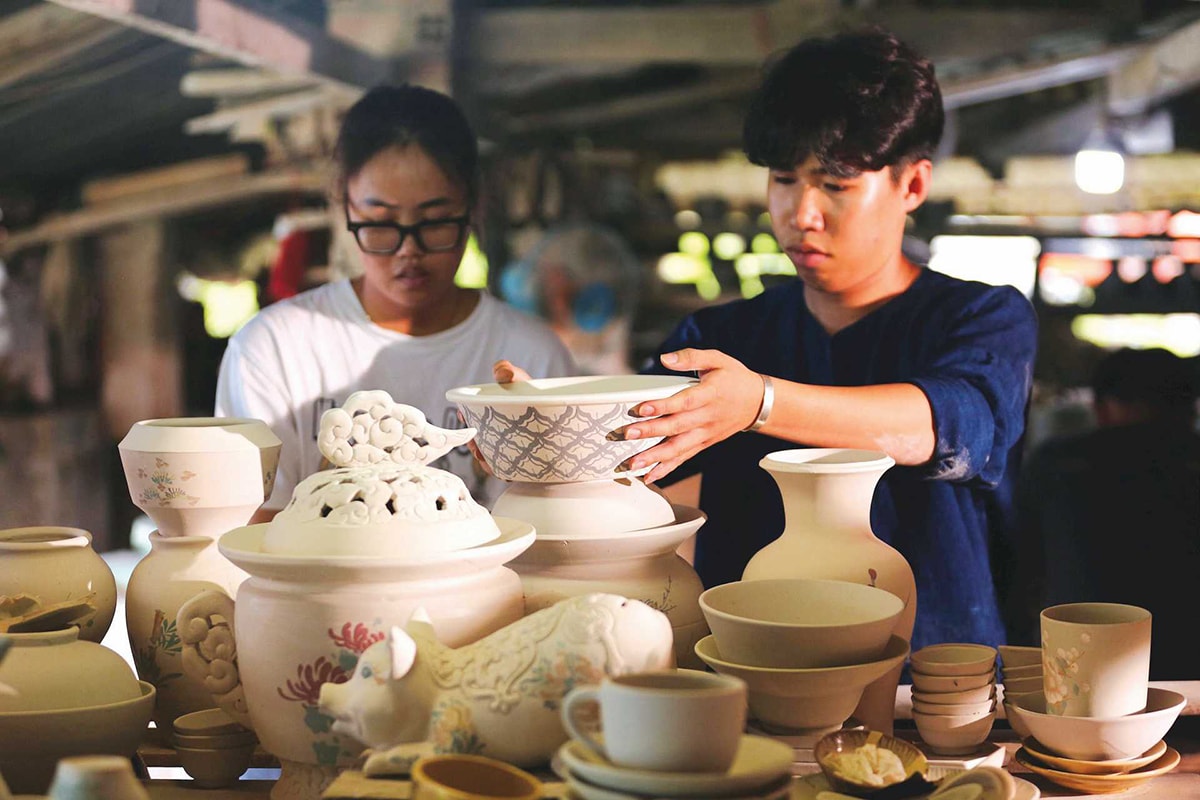 T23. Làng nghề gốm sứ Lái Thiêu thu hút du khách và người dân