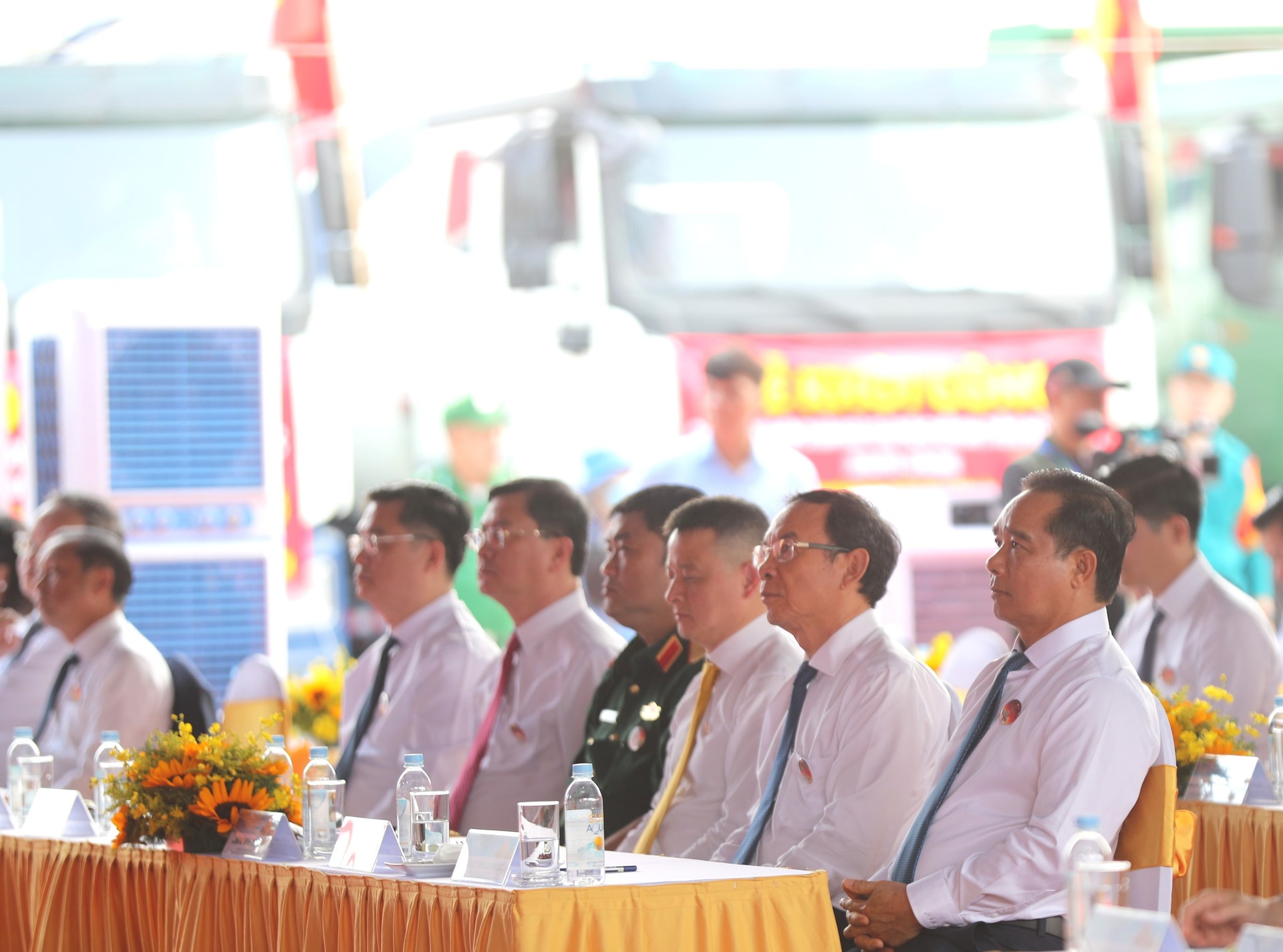 Các đại biểu tham dự buổi lễ khởi công tại điểm cầu cầu trung tâm.