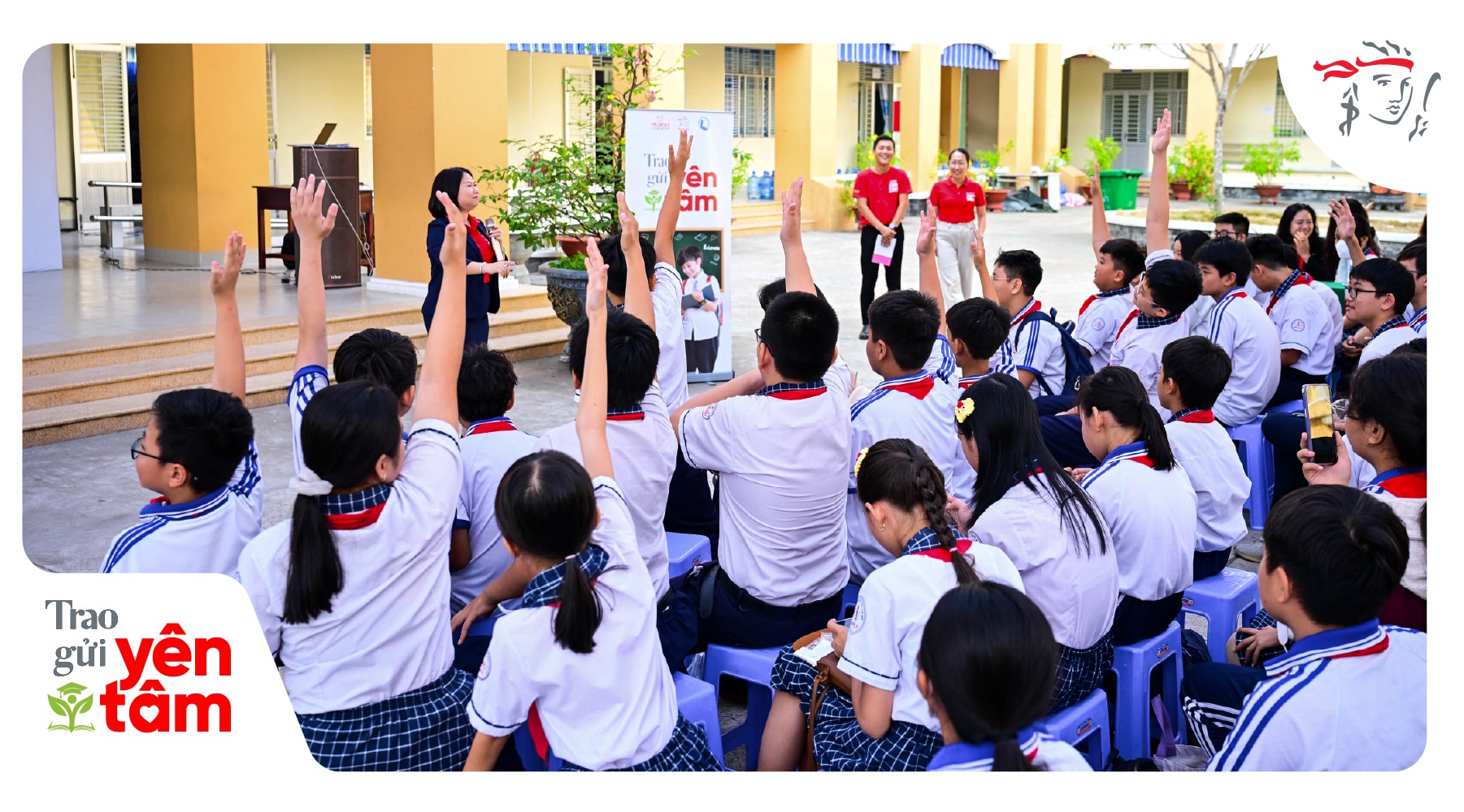 Các em học sinh hào hứng tham gia các hoạt động tương tác của chương trình Cha-Ching (1)