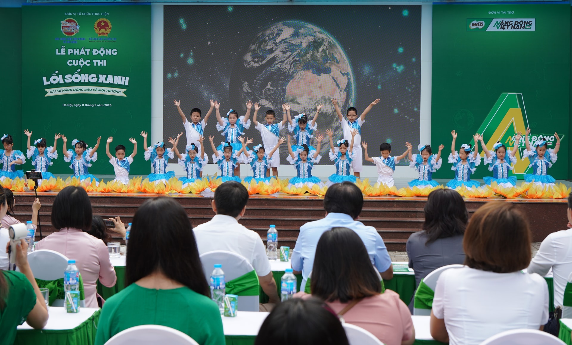 Lễ phát động cuộc thi “Lối sống xanh - Đại sứ năng động bảo vệ môi trường” diễn ra sáng 11_5 tại Trường Tiểu học Phương Mai (Hà Nội).