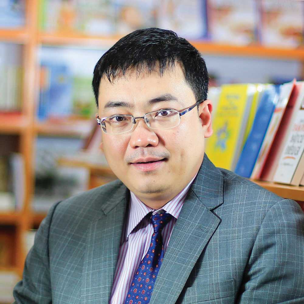• Ông Nguyễn Cảnh Bình - Chủ tịch HĐQT Alpha Books