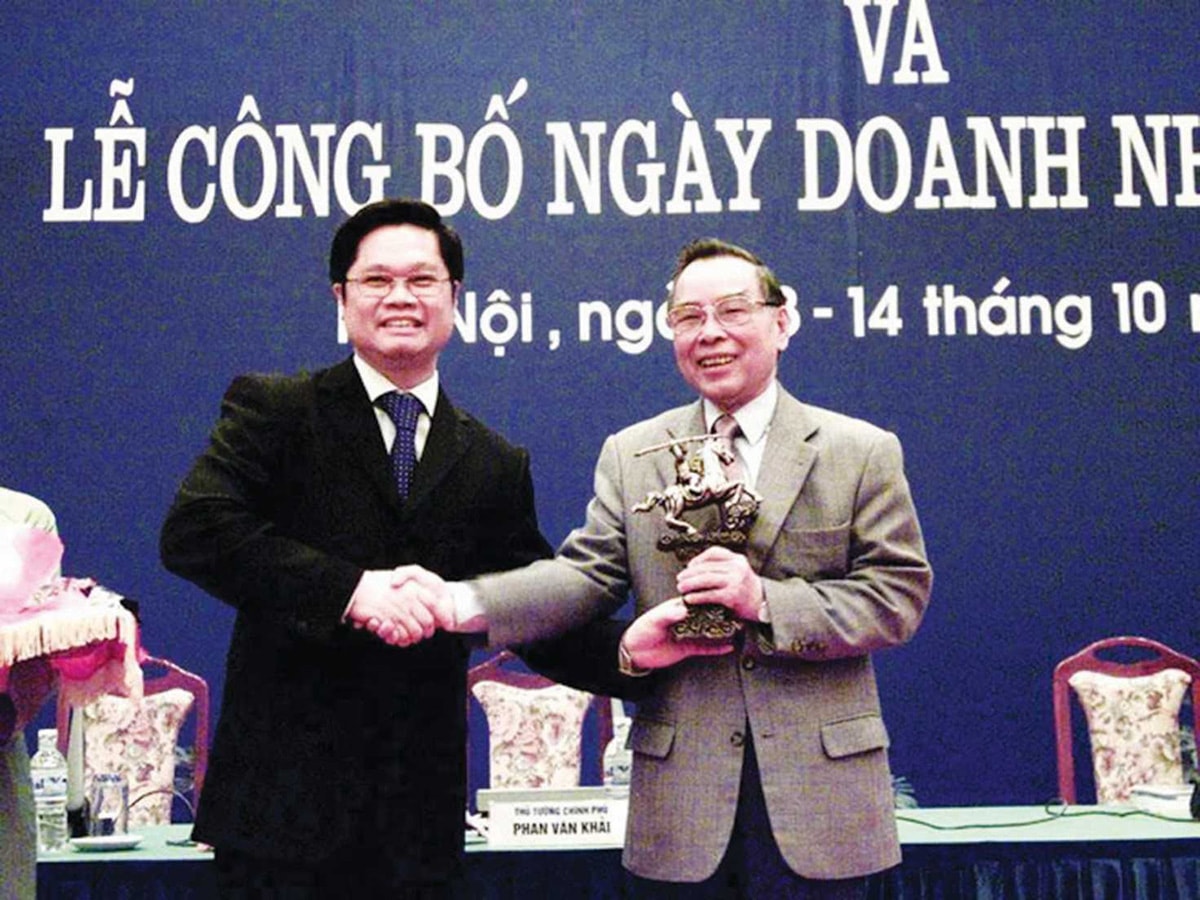 Thủ tướng Phan Văn Khải trong ngày Doanh nhân Việt Nam đầu tiên, 13_10_2004 copy