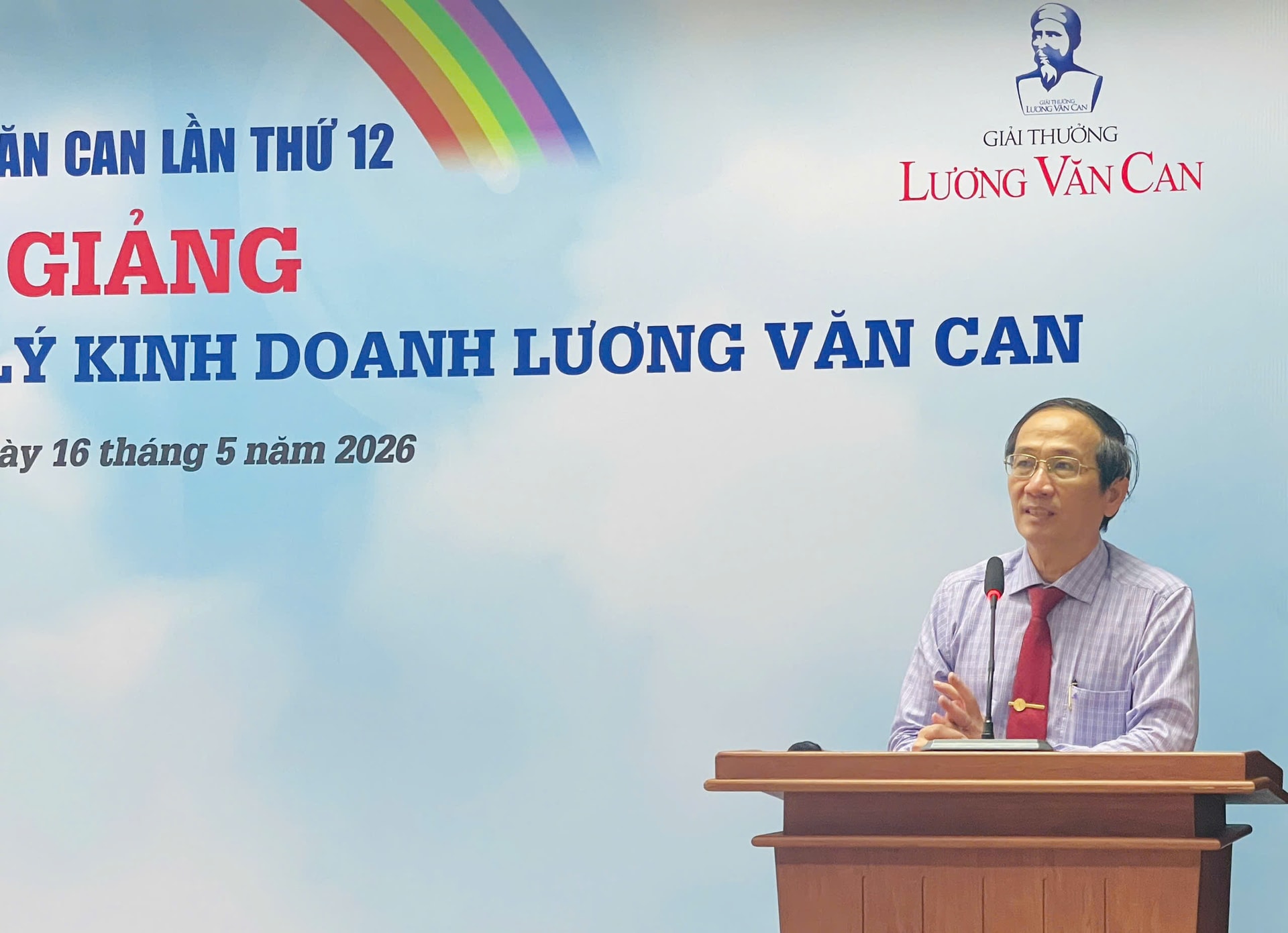 Ông Trần Hoàng - Tổng Biên tập Tạp chí Doanh Nhân Sài Gòn phát biểu khai mạc chương trình