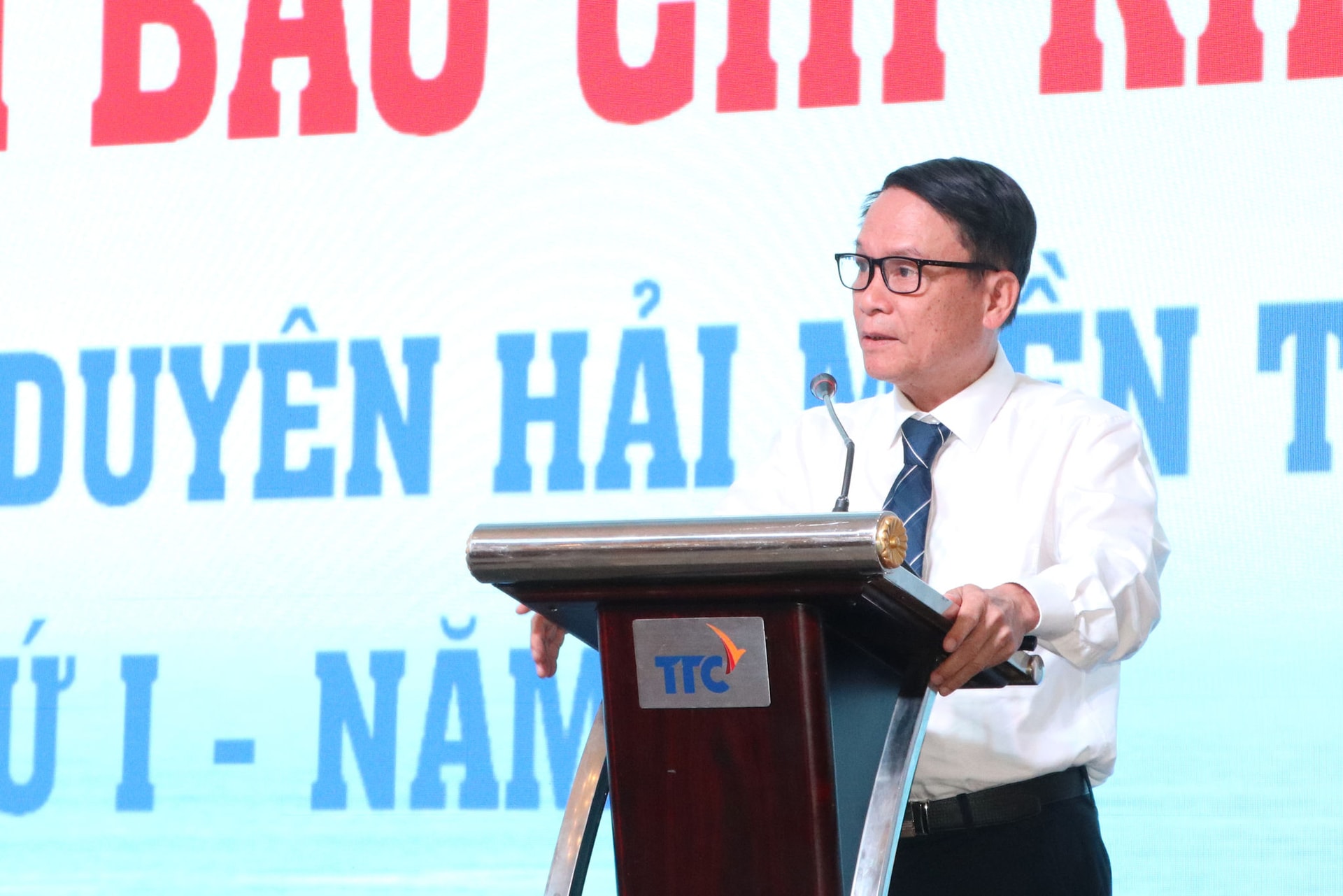 Nhà báo Nguyễn Đức Lợi - Phó Chủ tịch Thường trực Hội Nhà báo Việt Nam phát biểu tại chương trình