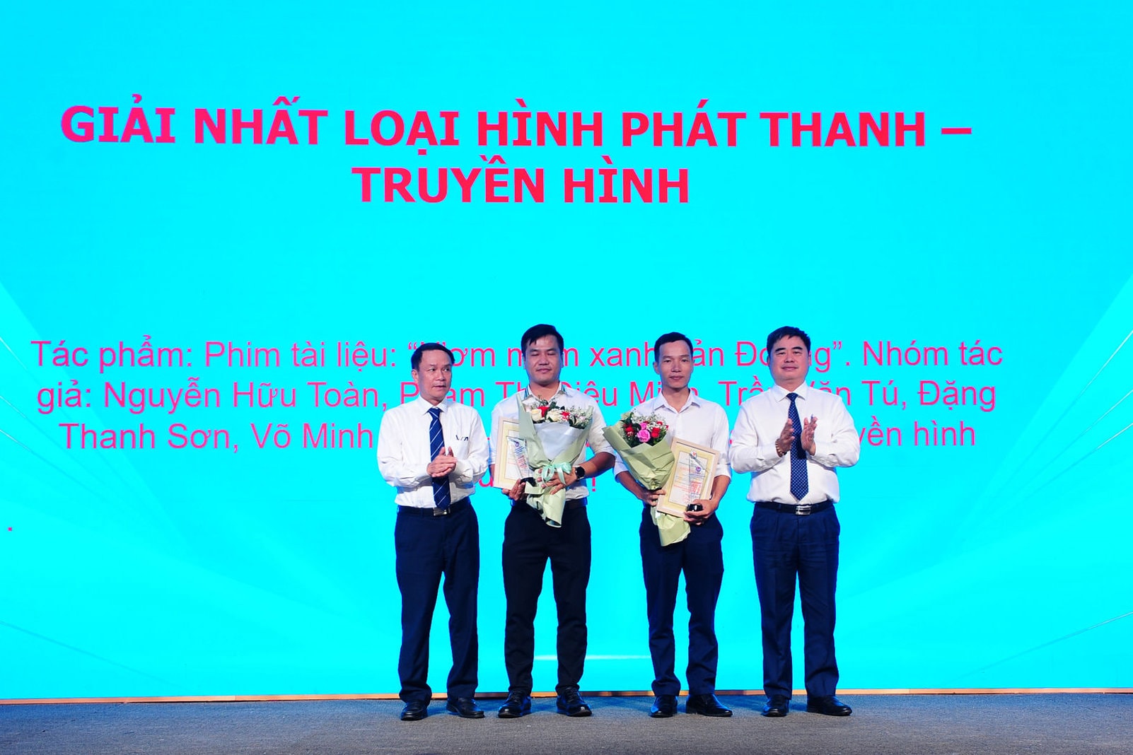 Ban tổ chức trao giải Nhất loại hình phát thanh - truyền hình