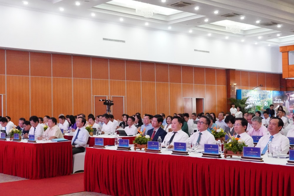 phat-huy-vai-tro-bao-chi-trong-thuc-day-kinh-te-du-lich-viet-nam_6a10596708dde.jpg
