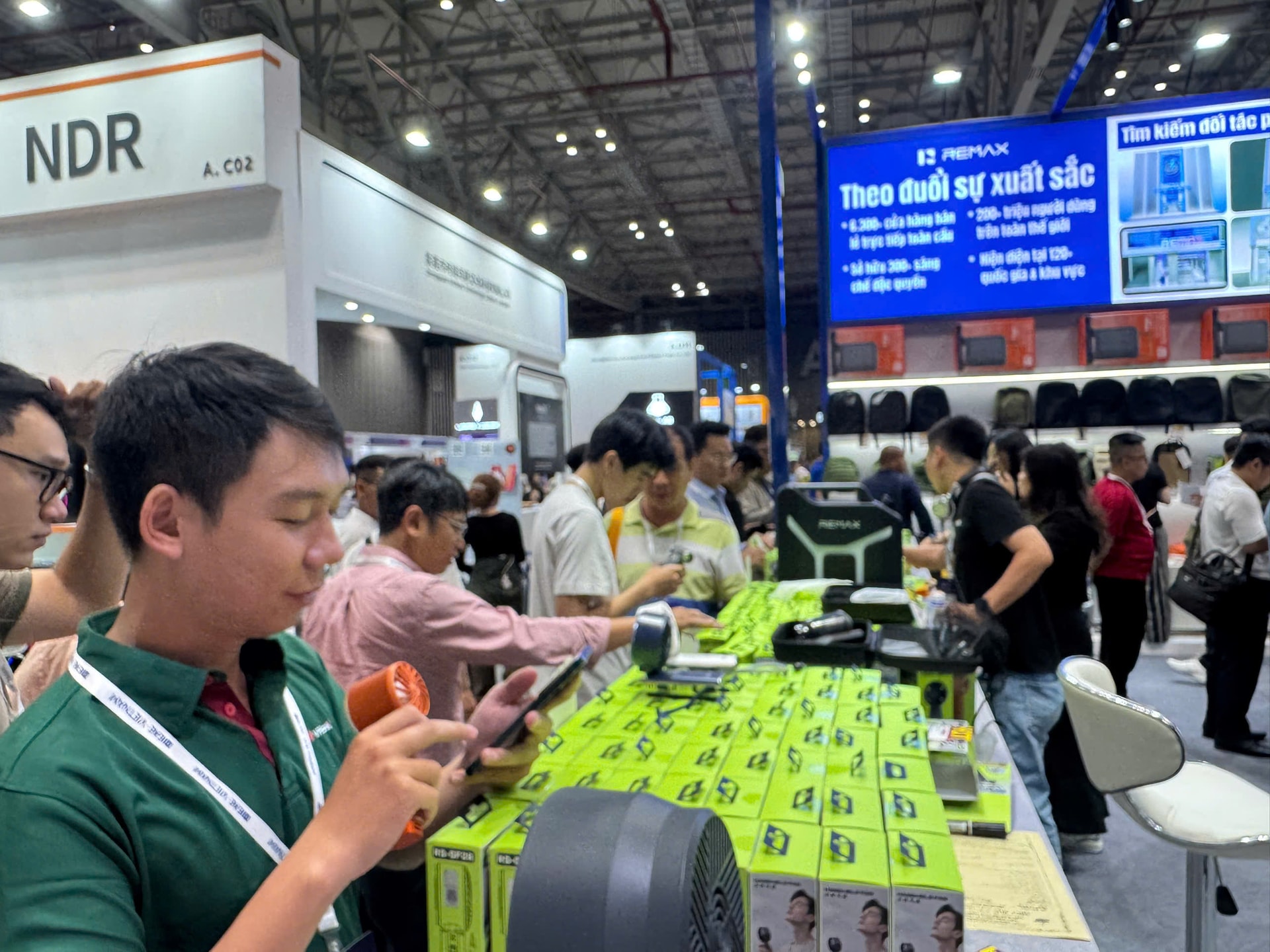 IEAE 2026 thu hút rất đông khách tham quan
