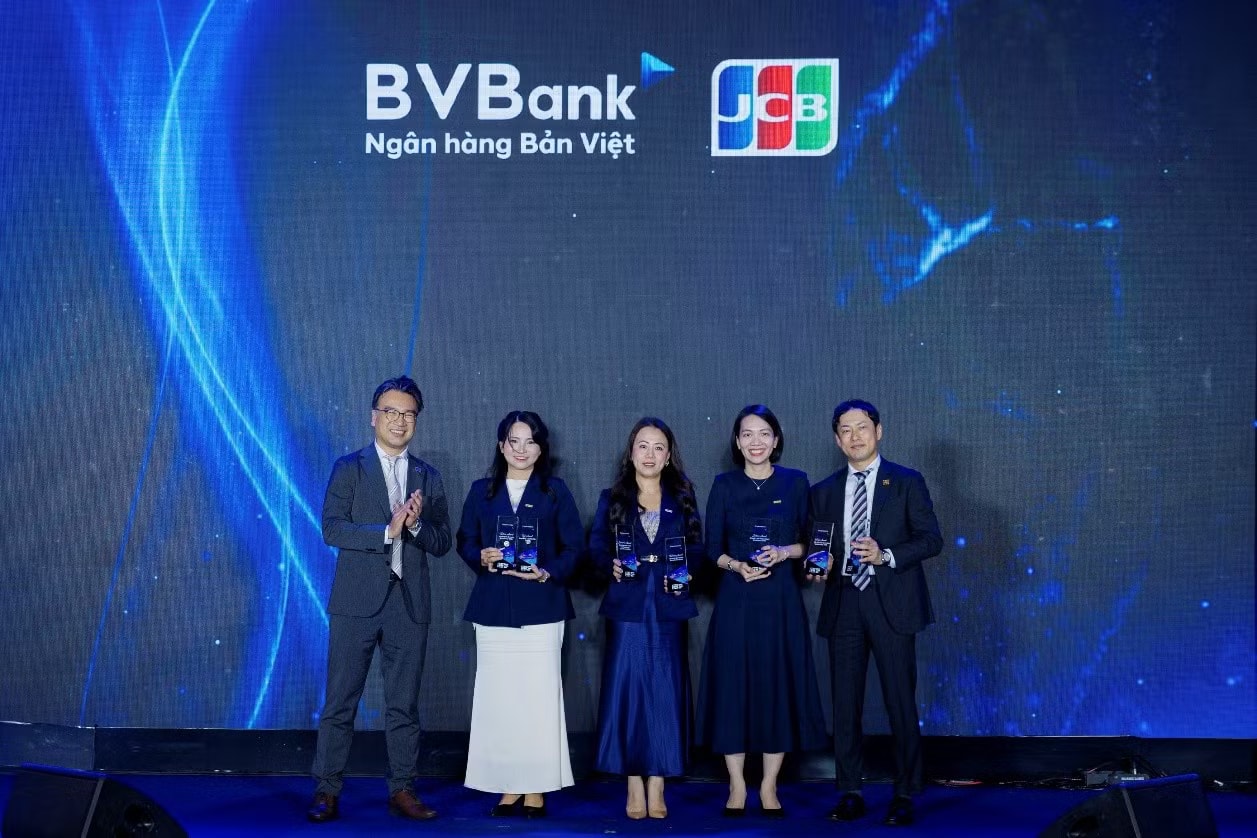 Dẫn đầu phát hành & chi tiêu thẻ JCB - BVBank ghi dấu ấn hoạt động thẻ 2025 với 7 giải thưởng quan trọng - Ảnh 2.