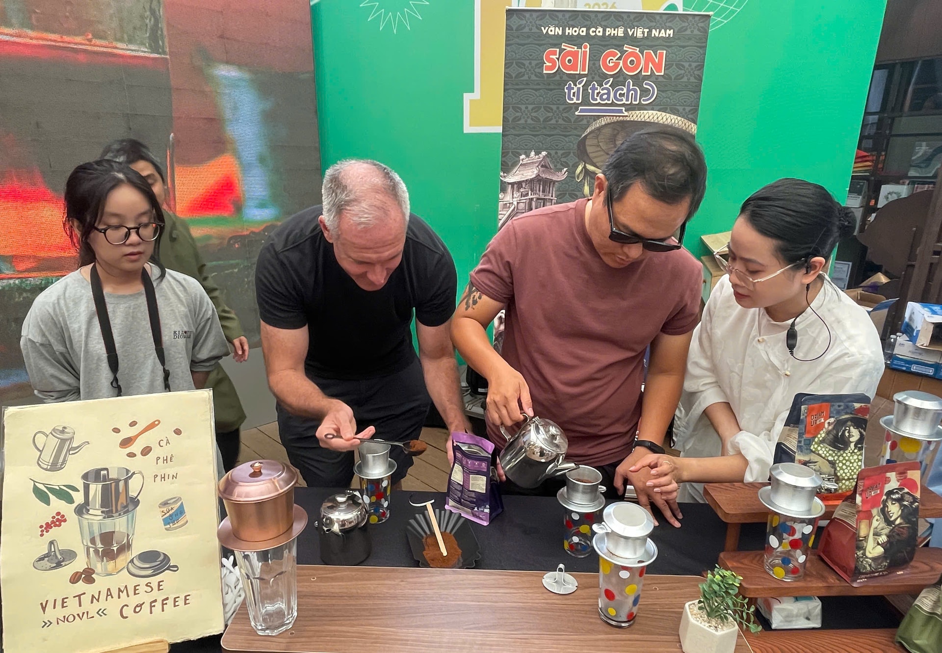Tham gia trải nghiệm workshop pha cà phê bằng phin