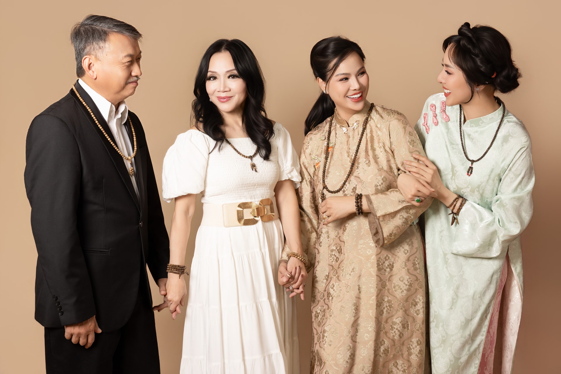 ngay cang nhieu doanh nhan, nguoi noi tieng dung tram huong