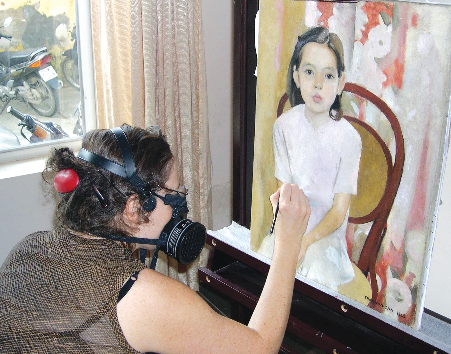Chuyên gia phục chế tác phẩm Em Thúy copy
