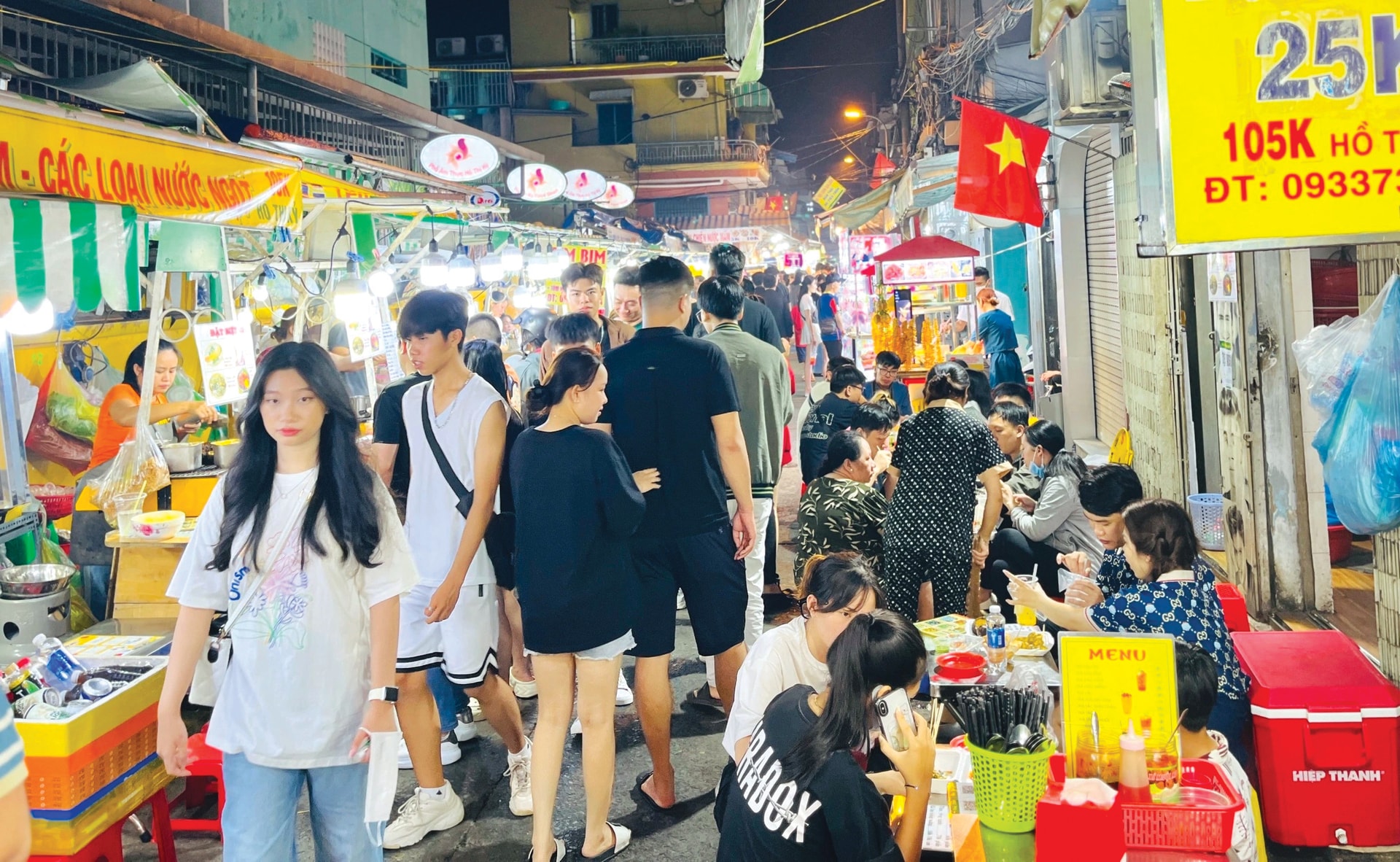 Phố ẩm thực Hồ Thị Kỷ tấp nập khách copy