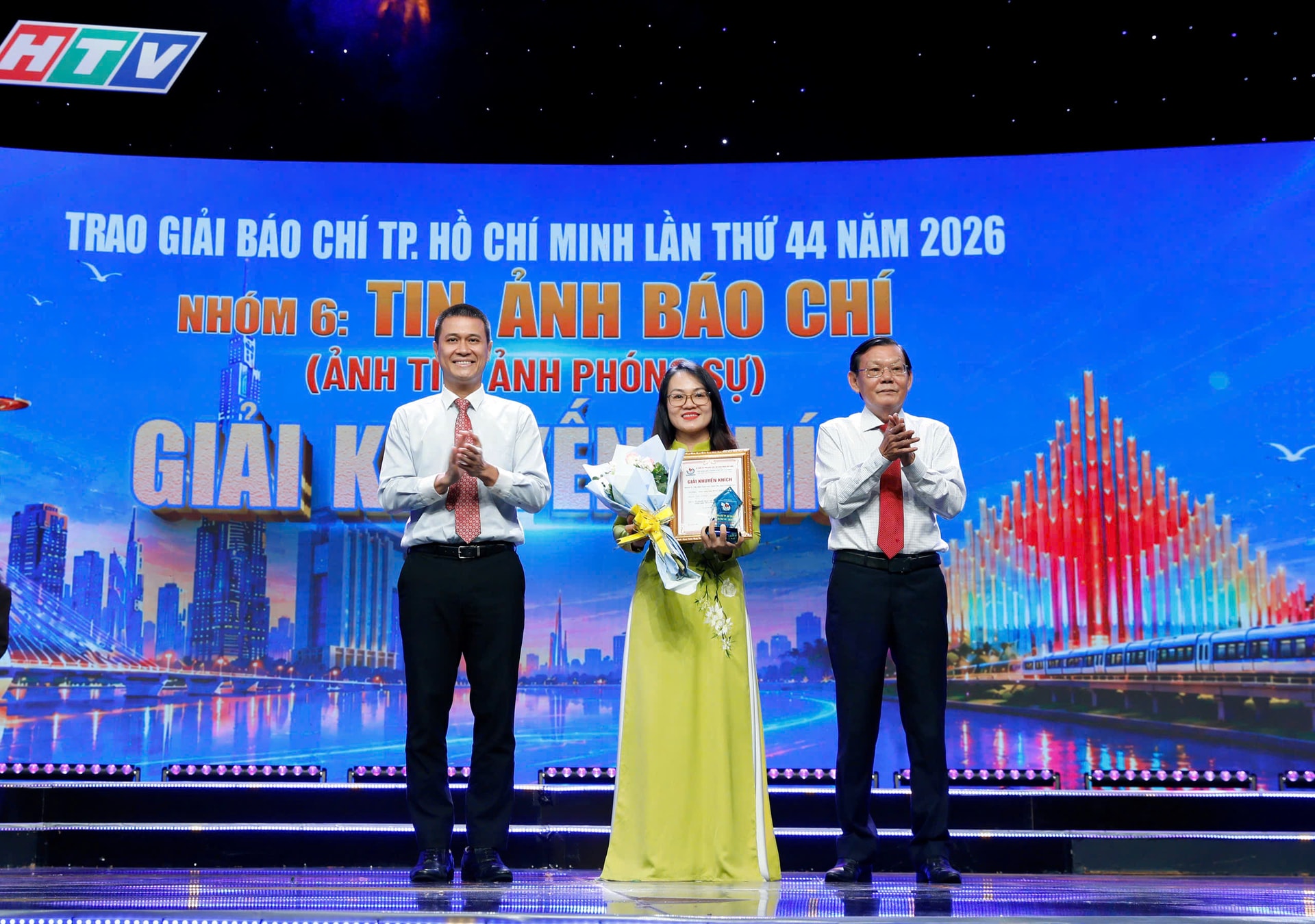 tác phẩm ảnh báo chí “Khát vọng ‘siêu đô thị’ phát triển của nhóm tác giả Vân Khánh - Nguyễn Đạt, đăng trên DNSG Online, được trao Giải Khuyến khích Nhóm 6 Tin, ảnh báo chí - ảnh tin, ảnh phóng sự.