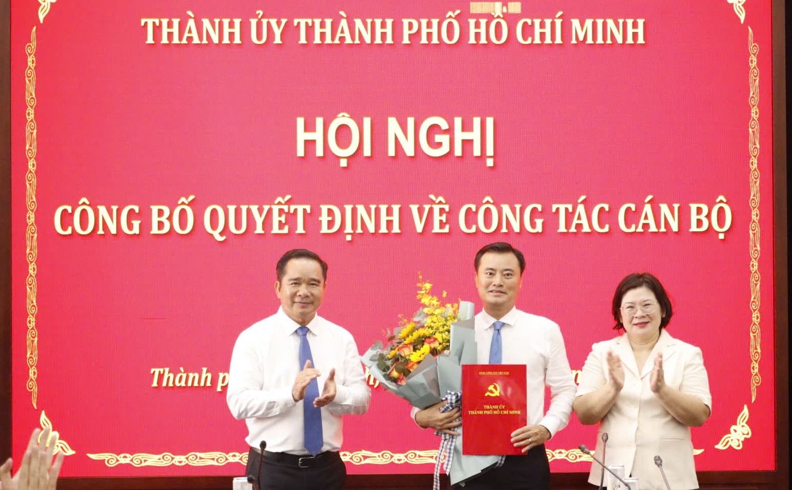 hinh-trao-quyet-dinh-1782267244647803582787.jpg