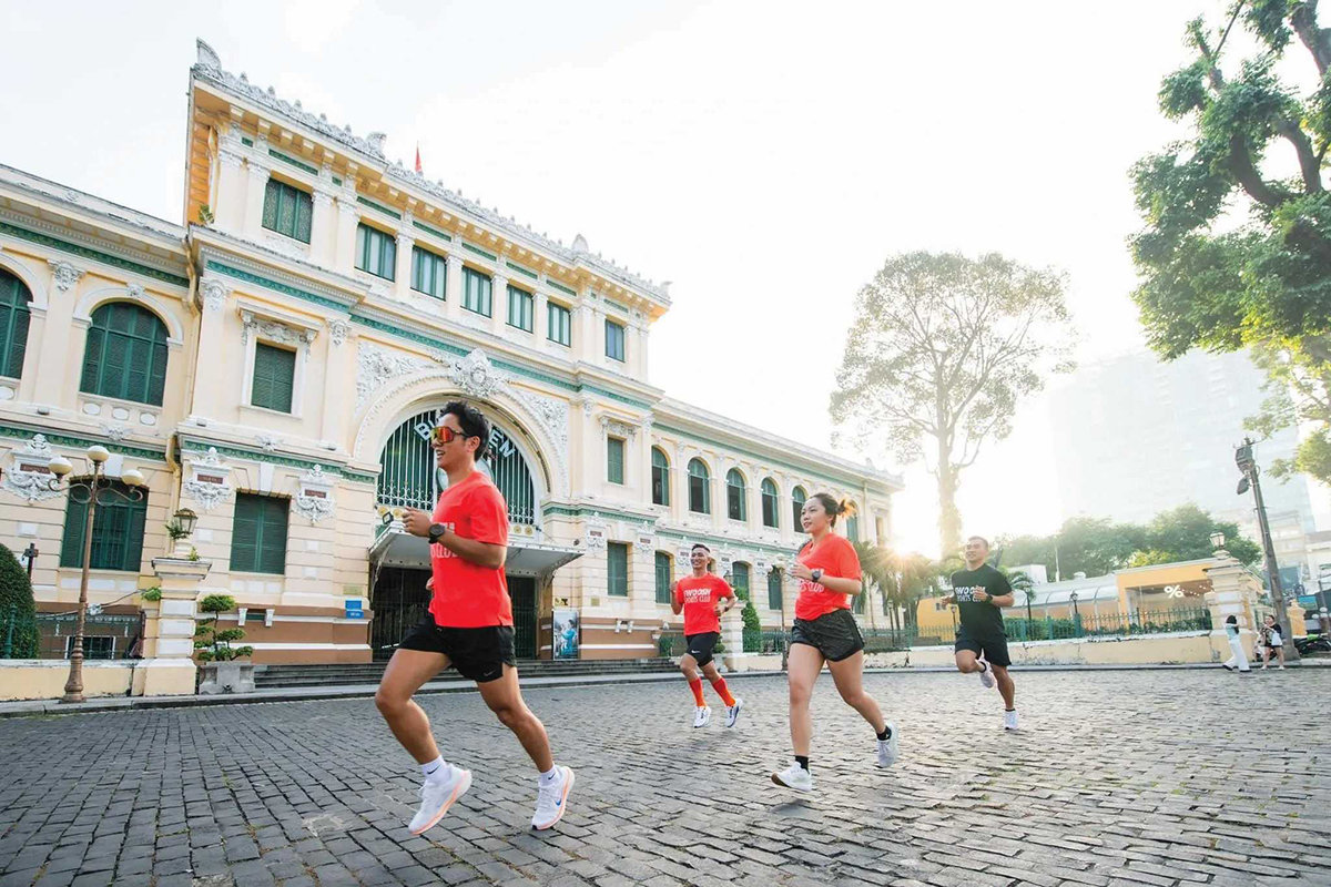 T18. Nhiều hoạt động thể thao thu hút đông đảo người dân và du khách