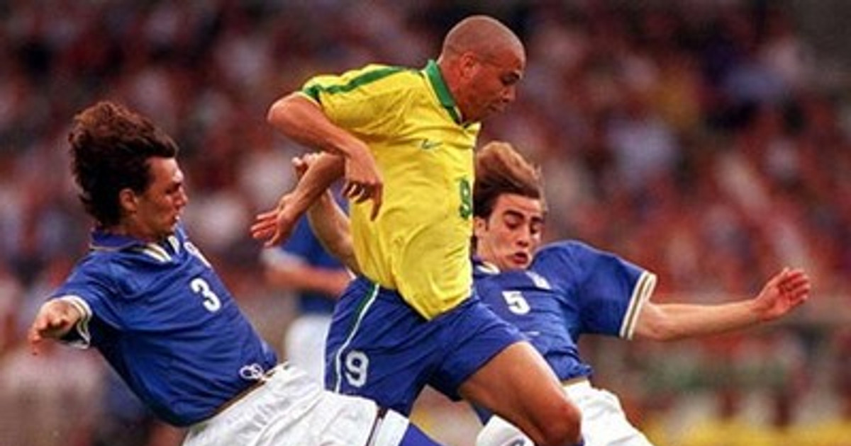 Ronaldo béo là trung phong hay nhất mọi thời đại