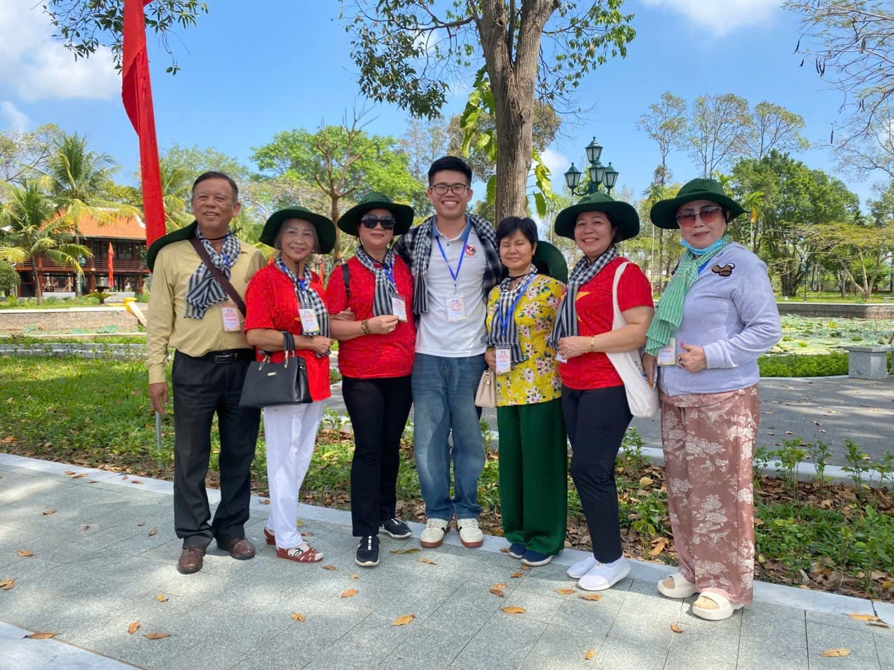 Sinh viên Lào, Campuchia tham gia hành trình về đất sen hồng