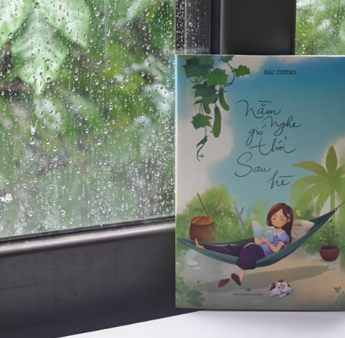 "Nằm nghe gió thổi sau hè"