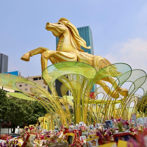 Linh vật ngựa tại Đường hoa Nguyễn Huệ lộ diện trước ngày khai mạc