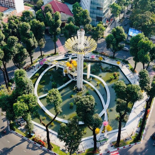 Loạt công trình biểu tượng của TP.HCM “thay áo” trước thềm Xuân Bính Ngọ