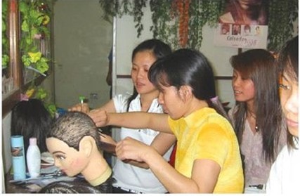 Hỗ trợ phụ nữ khó khăn học nghề