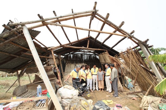 Lá lành đùm lá rách...