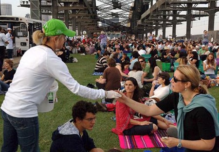 Kỷ lục 6.000 người ăn sáng trên Cầu cảng Sydney