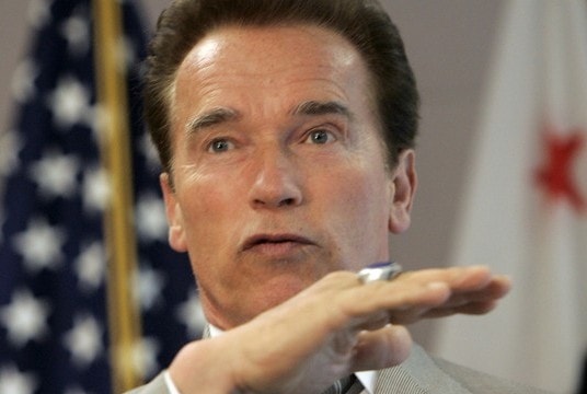 Thống đốc California “bị bắt quả tang” phạm luật giao thông