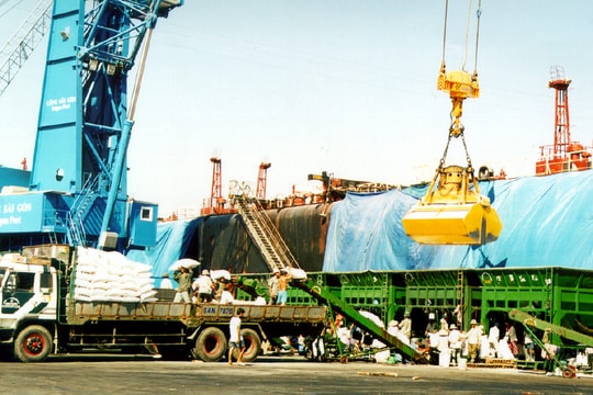 Nhìn lại xuất nhập khẩu 11 tháng