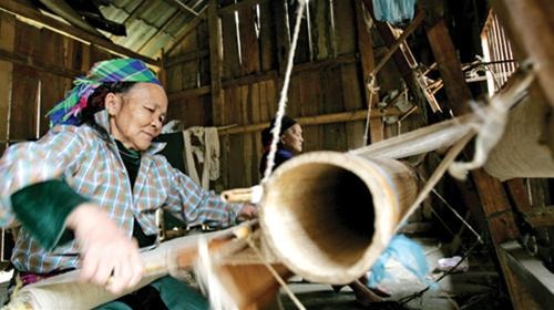 Thổ cẩm Lùng Tám