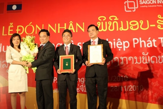 Tập đoàn SGI nhận Huân chương của Lào