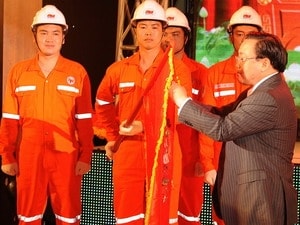 Vietsovpetro nhận Huân chương Sao vàng