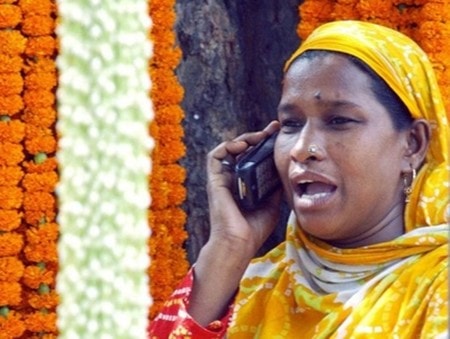 Xóa nghèo bằng điện thoại di động