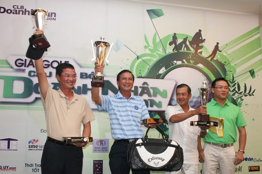 Đánh Golf chào mừng năm mới