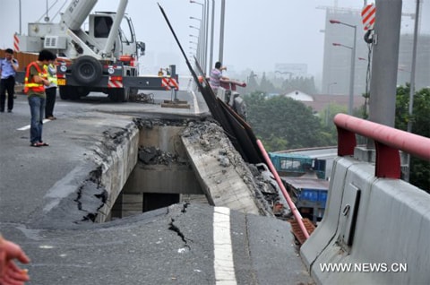 Sập cầu tại Trung Quốc