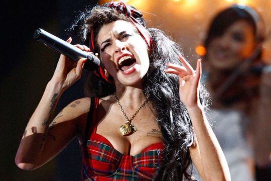 Ca sĩ Amy Winehouse đột tử ở tuổi 27