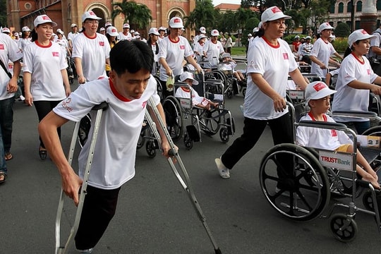 Đi bộ “Vì nạn nhân chất độc da cam và người khuyết tật nghèo” năm 2011