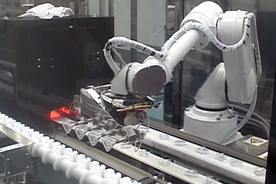 Dây chuyền sản xuất thuốc nhỏ mắt 9 triệu đô-la của V-Rohto đi vào hoạt động