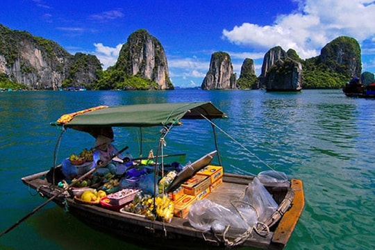 Du lịch “thấp thỏm” vì vé máy bay