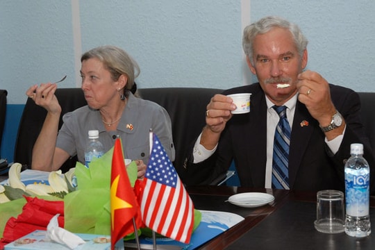 Thứ trưởng Bộ nông nghiệp Mỹ thăm nhà máy sữa Vinamilk