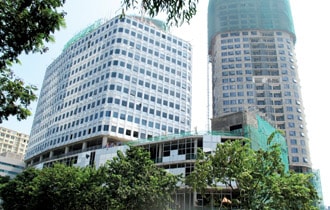 Lách qua khe cửa hẹp