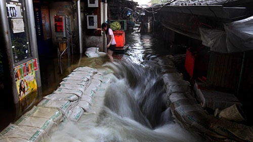Lũ đe dọa hệ thống tàu điện ngầm của Bangkok