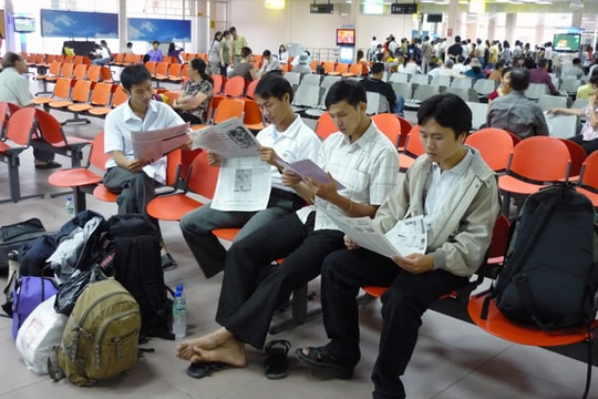 Giá vé máy bay nội địa tăng cao