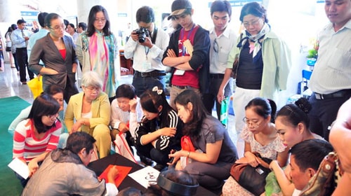 Kiều bào - nhịp cầu đưa hàng Việt ra thế giới