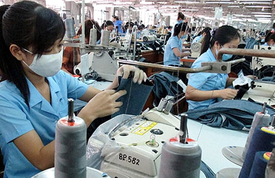 Nên giảm thuế để khuyến khích đầu tư