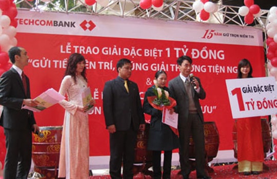 Techcombank tài trợ 1.900 suất học bổng cho học sinh nghèo hiếu học